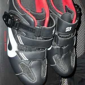 Brand new in box peloton cycling shoes! Size 39 aka women’s size 8